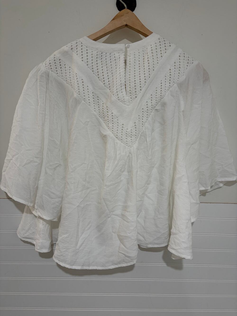 Evereve Ashlynn Cutwork Blouse is a white, flowy top featuring a V-Neck